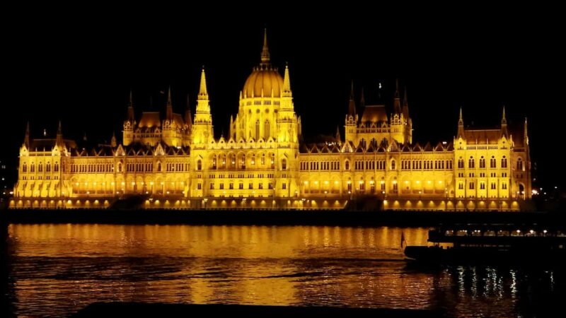 Budapest Night Lights Tour & Folk Music Performance - Key Points