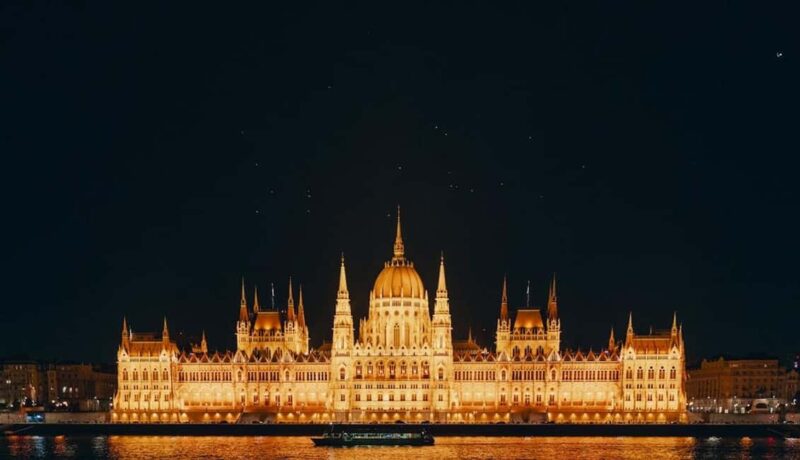 Budapest: Night Lights Tour & Moon Gazing in a Retro Minibus - Key Points