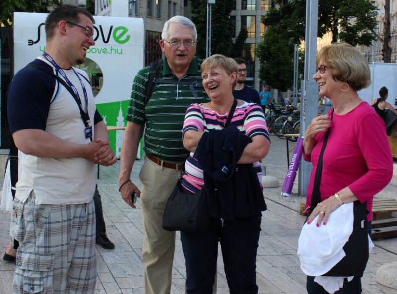 Budapest: Night Walking Tour with Danube River Cruise - Logistics: Meeting Point and Group Size