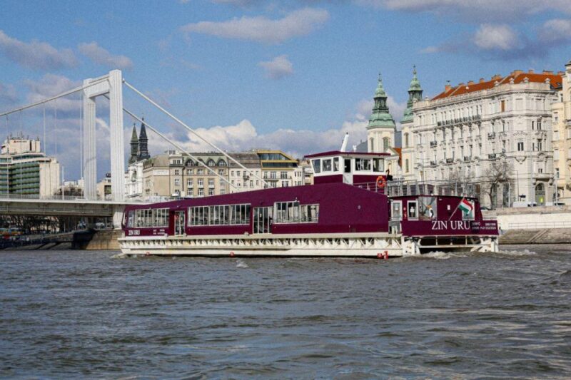 Budapest: Nighttime or Daytime Sightseeing Cruise - Onboard Commentary and Photography Opportunities