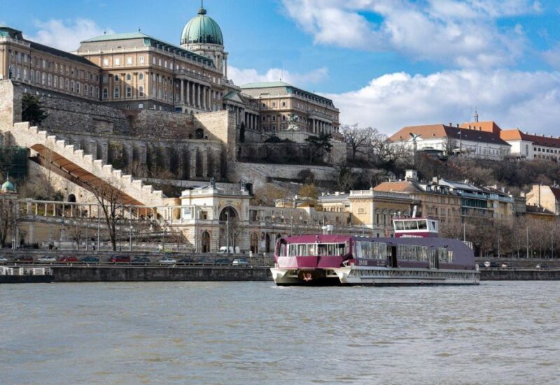 Budapest: Nighttime or Daytime Sightseeing Cruise - Food and Drinks: Onboard Purchases and Seasonal Offerings