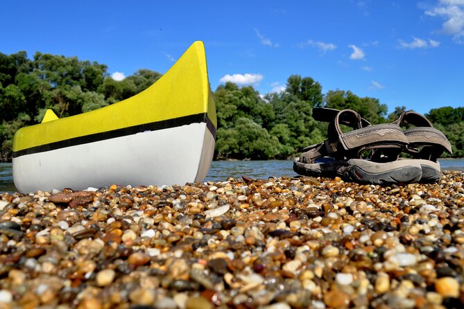 Budapest North Canoe Trip - Budapest North Canoe Trip: a relaxing paddle with scenic island stop