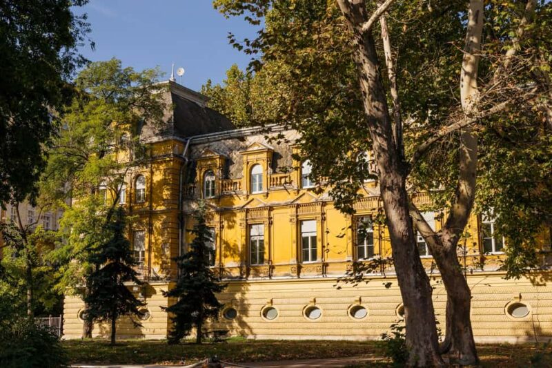 Budapest: Old Buda Walking Tour & Folk Music Performance - Key Points