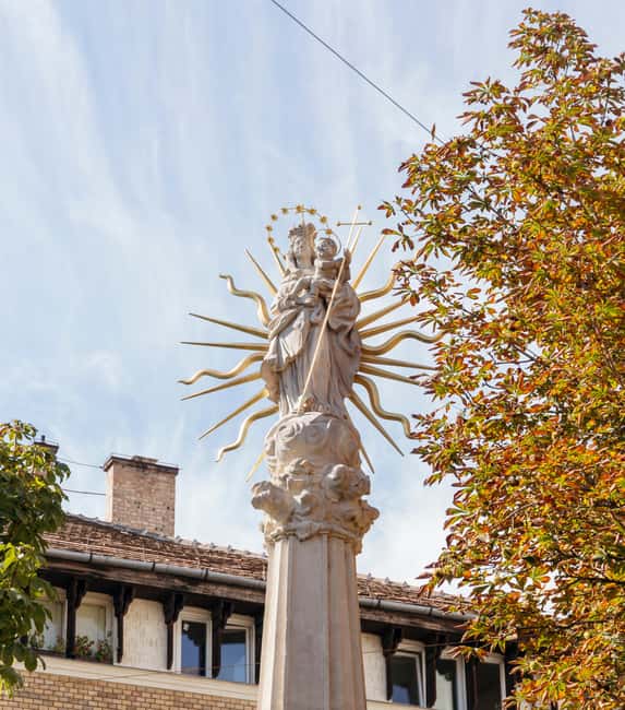 Budapest: Old Buda Walking Tour & Folk Music Performance - Stops at Gul Baba’s Tomb and Scenic Views
