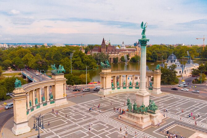 Budapest Old Town and Top Attractions Private Walking Tour - Cross the Széchenyi Chain Bridge and Capture Panoramic Views
