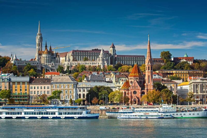 Budapest Old Town Wine Tasting with Private Walking Tour - Deeper Dive with a 3-Hour Tour: 5 Wines and Appetizers