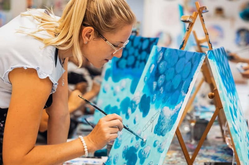 Budapest: Paint and sip experience - Dive Into a Creative Budapest Experience with Paint and Sip