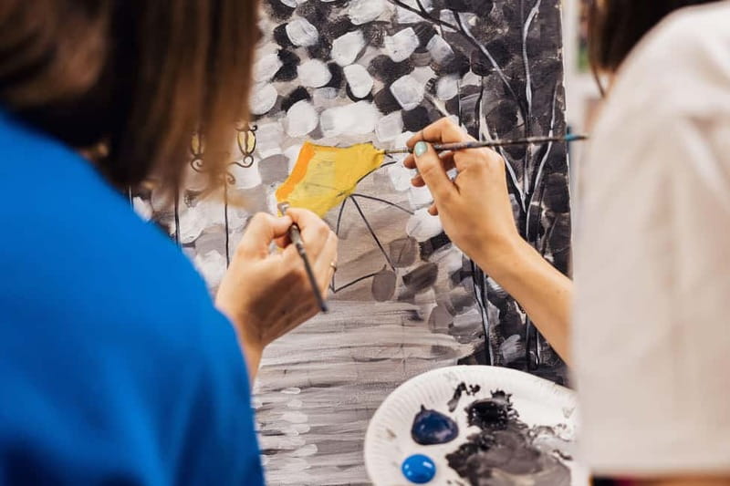 Budapest: Paint and sip experience - The Studio’s Beautiful and Well-Equipped Environment