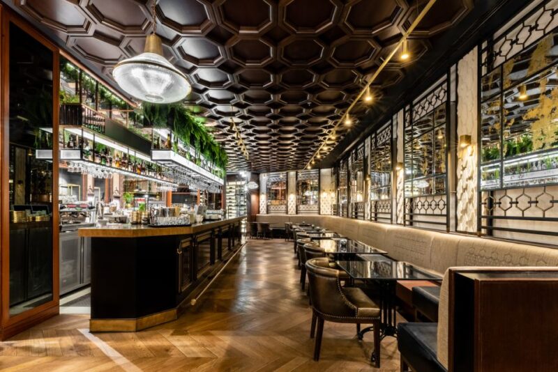 Budapest: Párisi Passage Restaurant 3-Course Menu - Drinks and Beverages Included in the Experience