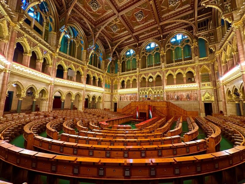 Budapest: Parliament Building Entry Ticket and Audio Guide - Visiting the Lapidarium and Statues in Kossuth Square