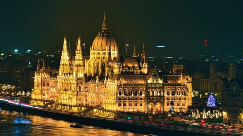 Budapest: Parliament, Christmas Market and Ferris Wheel - Discover Budapest’s Festive Charm with a 3-Hour Guided Tour
