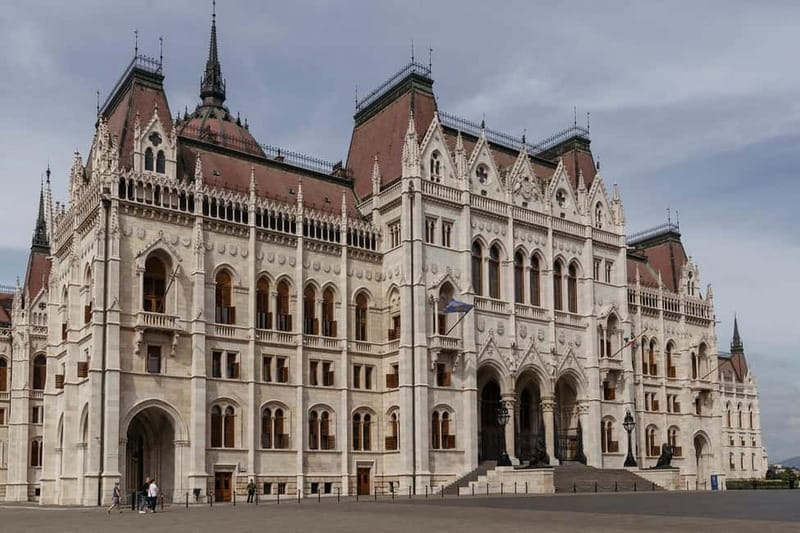 Budapest: Parliament & Its Surroundings Tour with Folk Music - The Hungarian Folk Song Performance