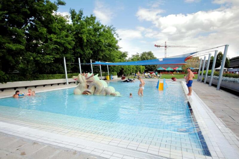 Budapest: Paskál Bath Entry Ticket - Food and Refreshments: On-Site Options