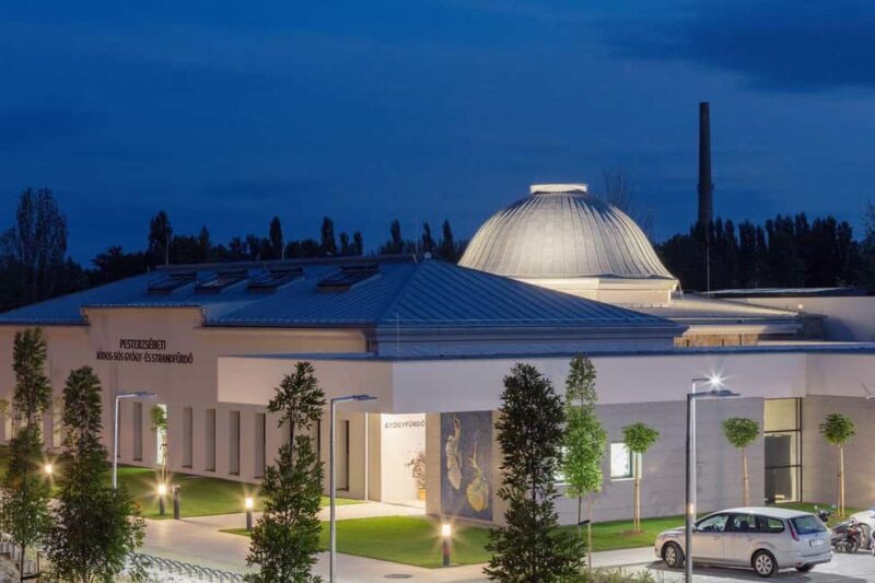 Budapest: Pesterzsébet Salt-Iodine Spa & Sauna World Ticket - Exploring the Indoor Pools and Thermal Waters