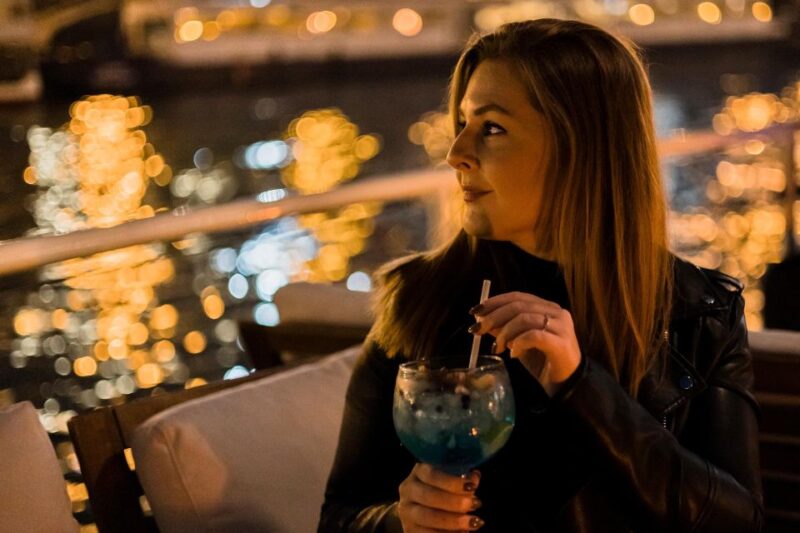 Budapest: Premium Sightseeing Cruise with Tokaj Frizzante - Navigating Budapest’s Landmarks from the Danube