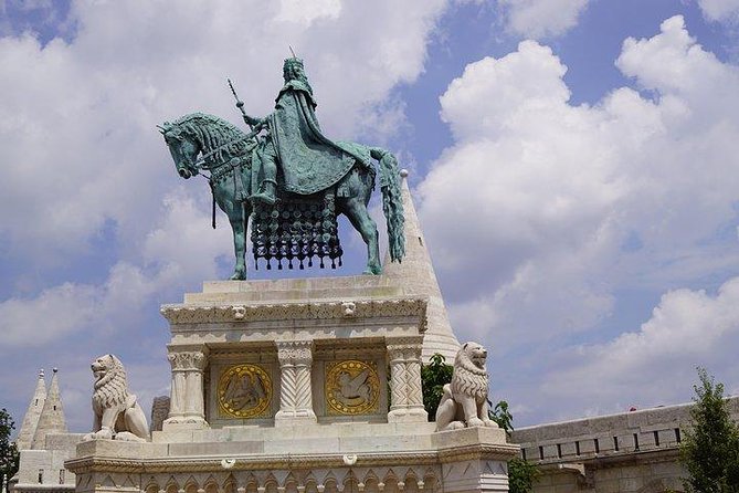 Budapest Private 2 hrs. Mercedes Sightseeing Tour - Exploring Buda Castle from the Comfort of a Vehicle