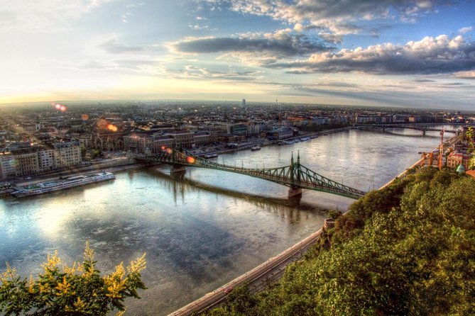 Budapest Private 4 Hour City Tour Experience with a car / van - Key Points