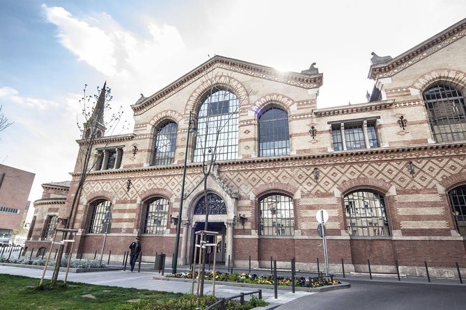 Budapest Private 4 Hour City Tour Experience with a car / van - Pass by the Modern Art Museum and Iconic Dining Venue