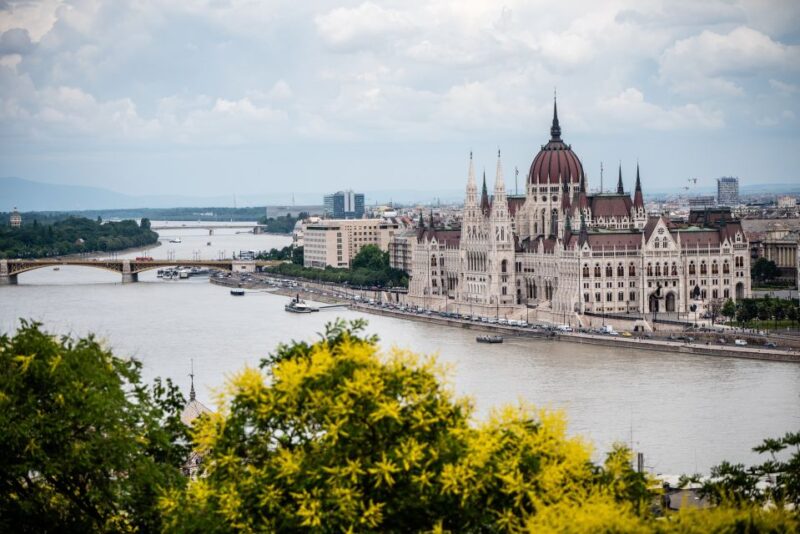 Budapest: Private 4-Hour Walking Tour with a Local - Visiting Budapests Thermal Baths and Markets