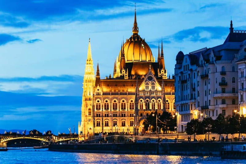 Budapest: Prosecco Dinner Cruise with Live Music - The Route Along Budapest’s Most Famous Landmarks