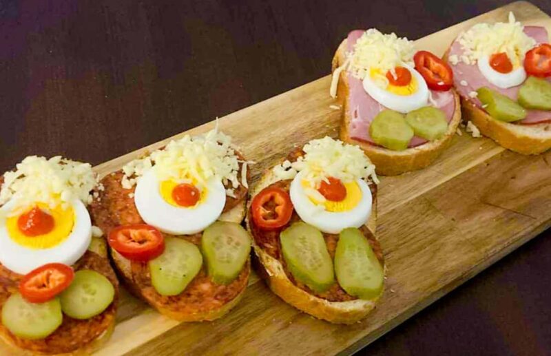 Budapest: Retro Christmas Experience with Snacks - Key Points