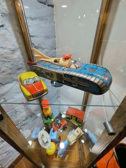 Budapest: Retro Christmas Experience with Snacks - Comparing Similar Experiences in Budapest