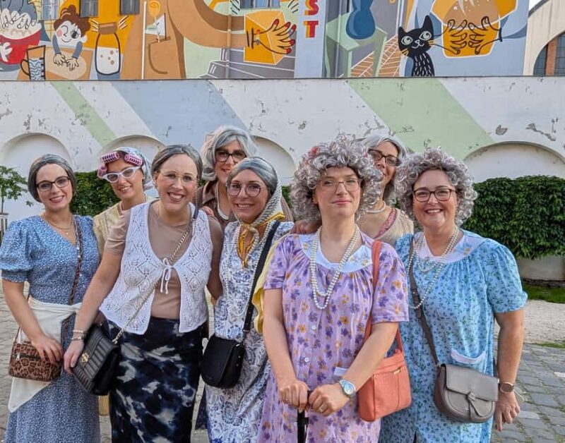 Budapest: Ruin Bars, Street Art, and Jewish Quarter Tour - Sampling Street Food and Local Flavors