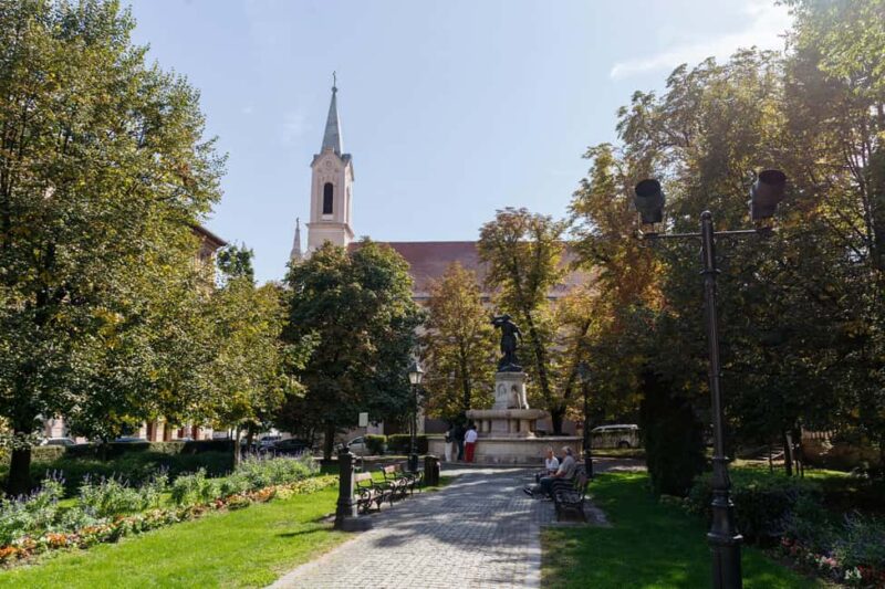 Budapest: Running Guided Tour & Folk Music Performance - Practical Details: Logistics and Group Sizes