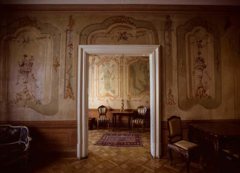 Budapest: Secrets of the Old Town of Buda Guided Walk - Key Points