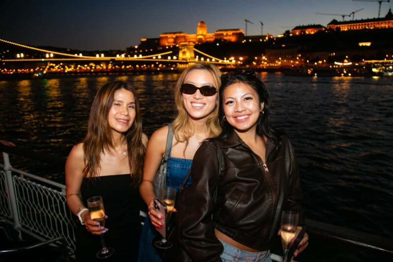 Budapest: Sightseeing River Cruise with Unlimited Cocktails - The Landmark Highlights and Photo Opportunities