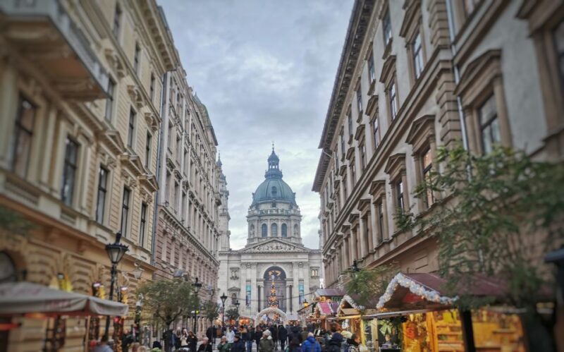 Budapest Sightseeing Tour With Private Transportation - Key Points