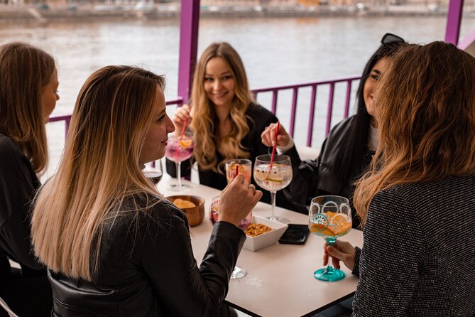 Budapest Sightseeing with Drink Included - Key Points