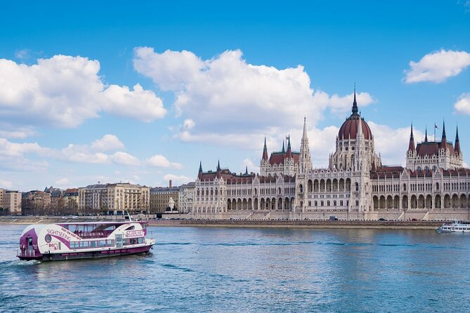 Budapest Sightseeing with Drink Included - The Quality of the Guides and Audio Commentary