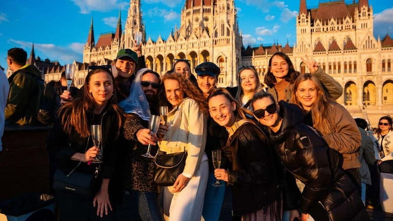Budapest: Sip and Sail River Cruise with Unlimited Prosecco - The Drinking Experience: Unlimited Prosecco and Cocktails