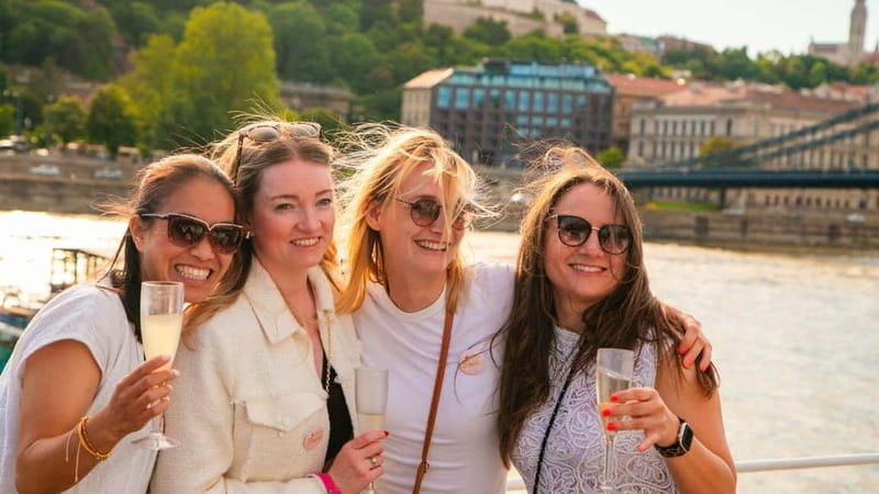 Budapest: Sip and Sail River Cruise with Unlimited Prosecco - Timing and Pacing: A Relaxed 75-Minute Cruise