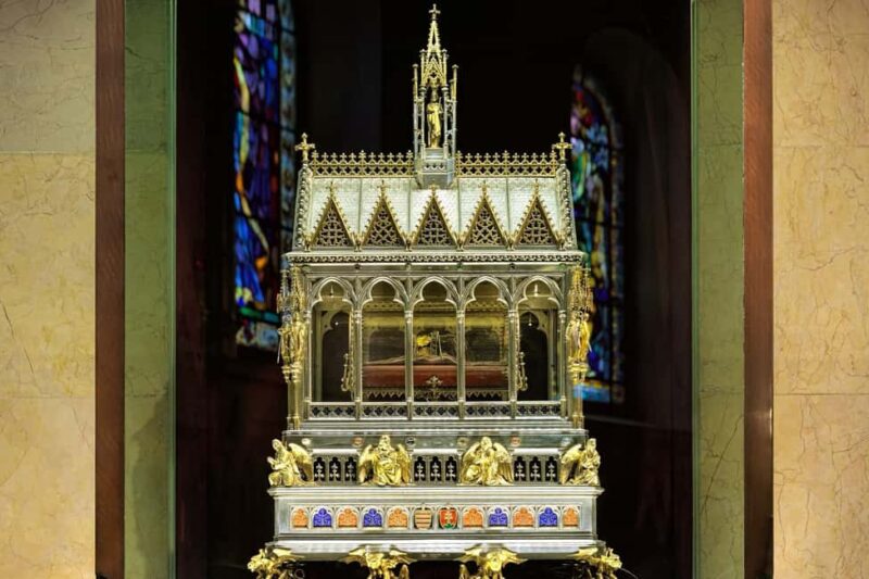 Budapest St. Stephens Basilica & Matthias Church Car Tour - Guided Commentary in Multiple Languages