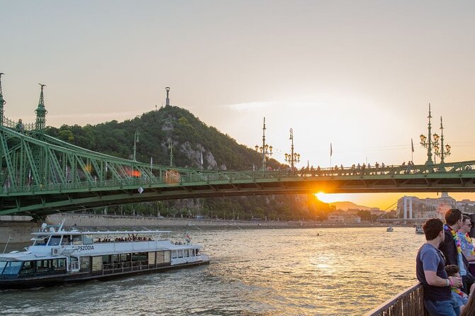 Budapest Sunset Danube Cruise with Unlimited Prosecco - Crowd Levels and Booking Advice