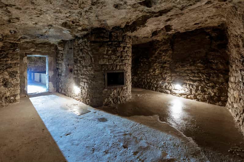 Budapest: The WWII Siege of Buda Castle & Bomb Shelter Tour - Exploring Buda Castle’s Cellar and Historic Walls