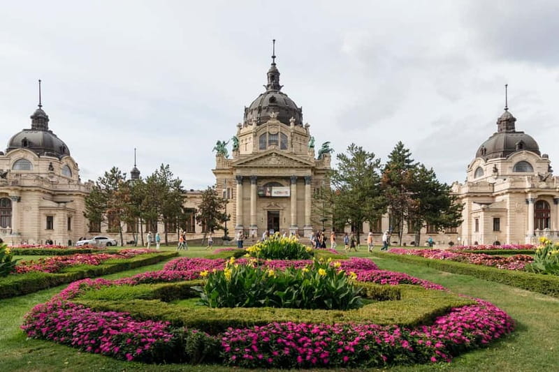 Budapest Thermal Baths Tour & Folk Music Performance - Discover Budapests Thermal Baths and Historic Landmarks in Four Hours