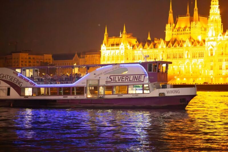 Budapest: Unlimited Prosecco and Wine Sightseeing Cruise - The Guides and Onboard Service