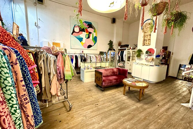 Budapest Urban Art - Street Art Tour with a Drink in a Ruin Bar - Personal Interaction and Expert Stories from Guides