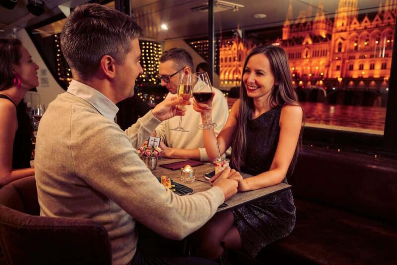 Budapest: Valentines Day Dinner Cruise with Piano Show - Comparing Reviews and Realities