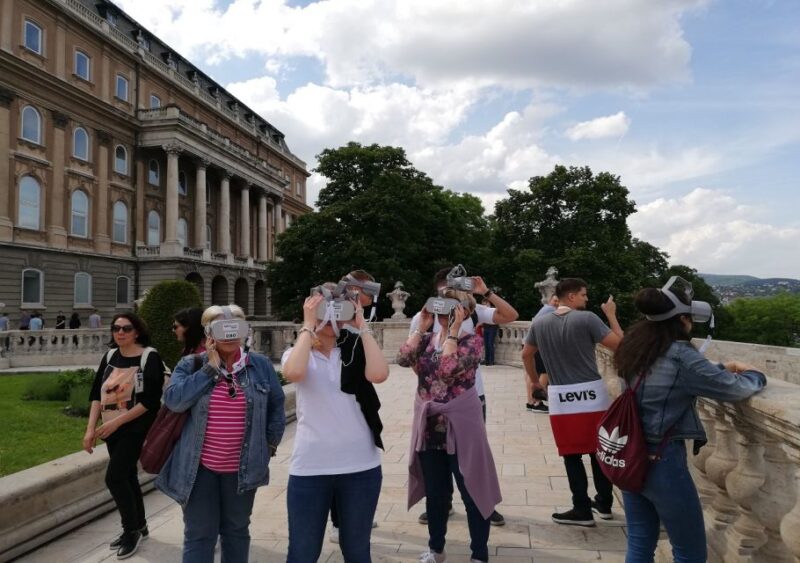 Budapest: Virtual Reality Tour in 8 Languages - The VR Technology and Its Limitations