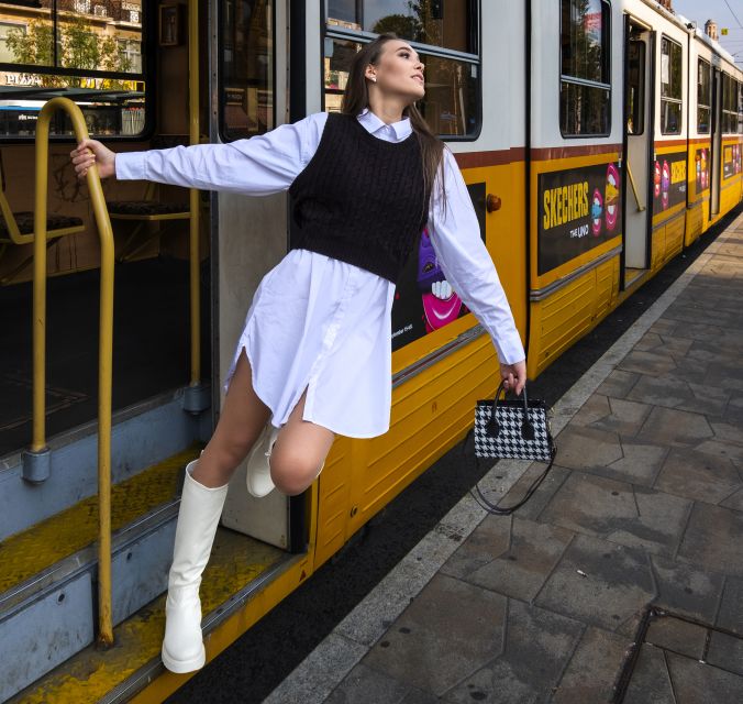 Budapest: Walking Tour and Photoshoot with Digital Photos - Personalized Photoshoot with Professional Editing