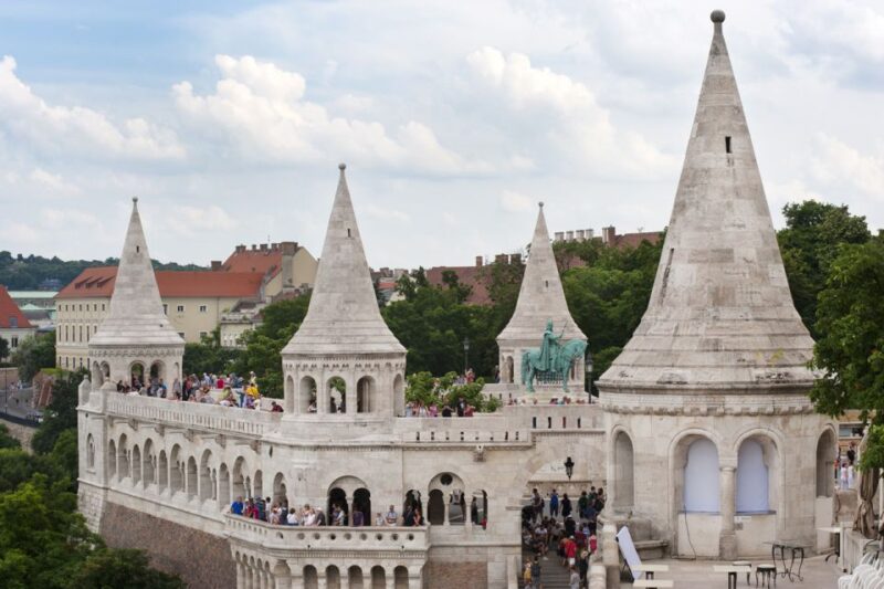 Budapest: Walking Tour in German - Learning about Hungarian History and Monarchs