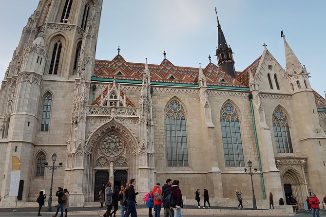 Budapest Walking Tour with Your Private Guide: 10+ Highlights - Starting Point at Elizabeth Square: Easy Access and Central Location