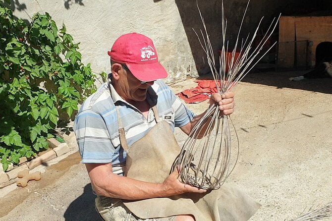 Build a typical Sardinian basket with your hands - The Sustainability and Cultural Significance of the Activity