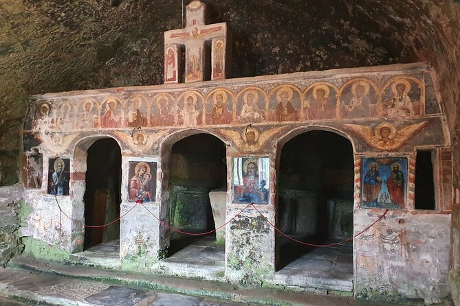 Bulgaria Day Trip - Private Tour from Bucharest - Veliko Tarnavo & Arbanasi - Discovering Arbanasi Village and Its Architectural Treasures