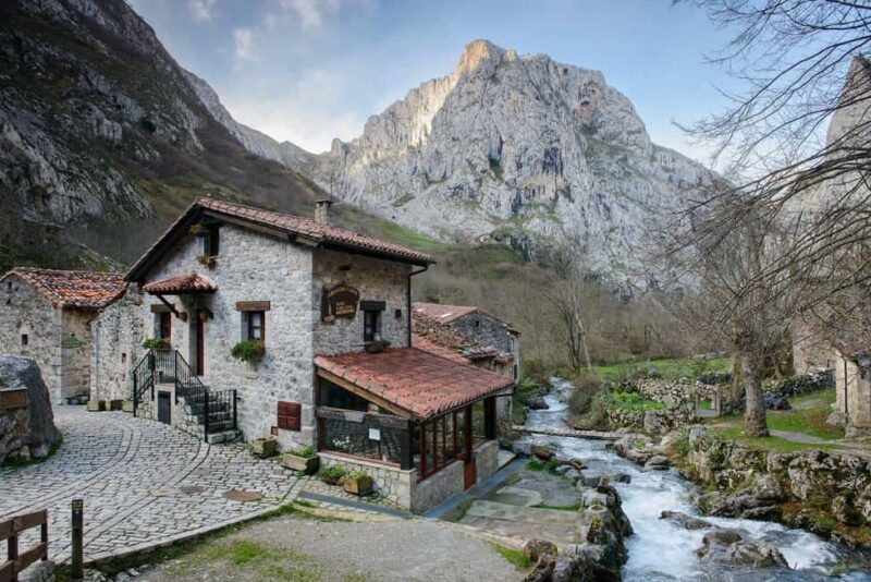 Bulnes: Excursion with funicular and Cabrales cheese cave in the Picos de Europa - Exploring the Remote Village of Bulnes in the Picos de Europa