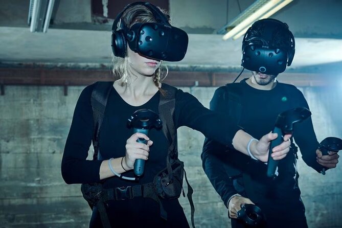 Bundle: 1 hour Axe Throwing+ 1 hour VR Escape Game - Discover the Excitement of the Miami Axe and VR Bundle